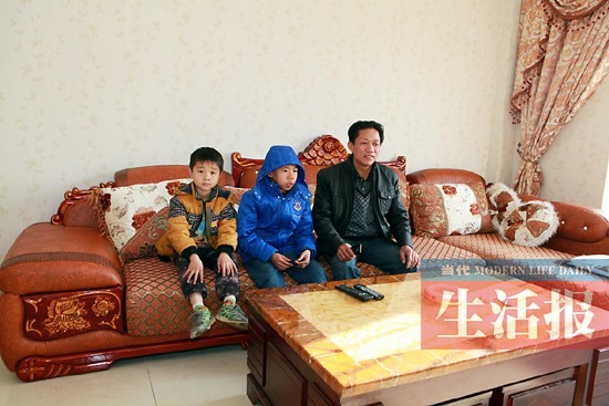 南宁机场扩建工程首批被征地农民入住新居 晒幸福