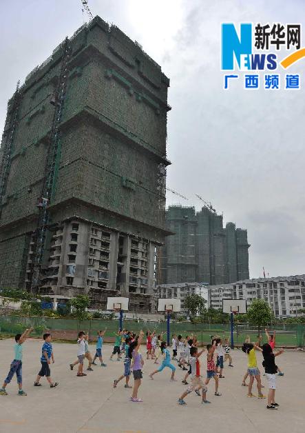 （教育）（1）悬于学生头顶的安全隐患谁来负责？