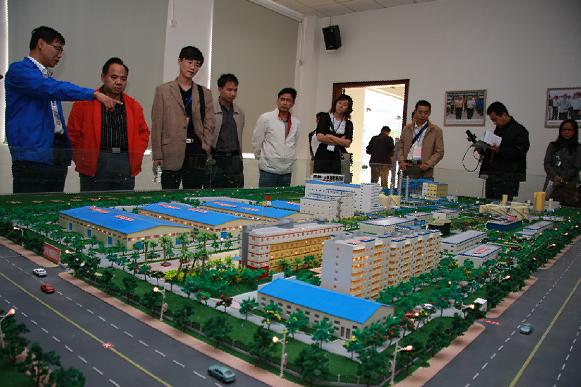 南宁新闻代表团走访北部湾 展示50年辉煌成就