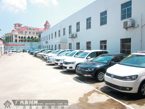 去年的高中成绩单和大学在读证明今年申请签证