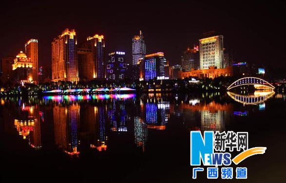 （晚报）（1）广西“绿城”夜景如画
