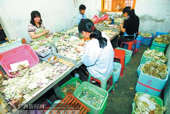 南宁部分公交公司零钱难兑大钞 钱多的烦恼需解决