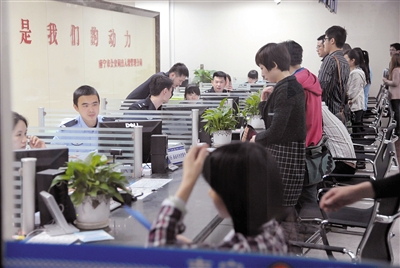 南宁部分事业单位实行“朝九晚五”作息制度