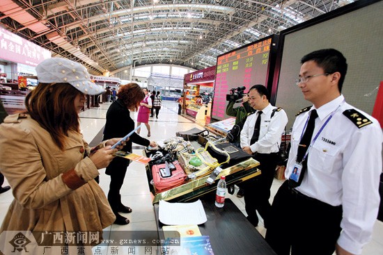 五一出行南宁海关提醒:携带山寨货出入境最易被查