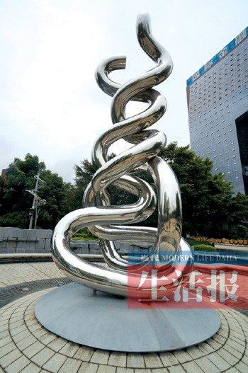 南宁的城市雕塑挺多 一些设计抽象难懂一些是败笔