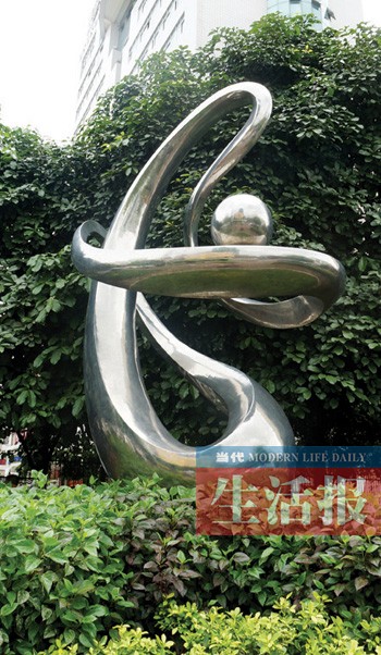 南宁的城市雕塑挺多 一些设计抽象难懂一些是败笔