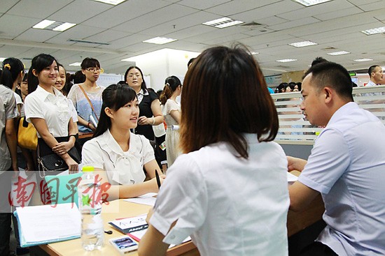 广西高校毕业生总数节节攀升 工作岗位却增长疲软