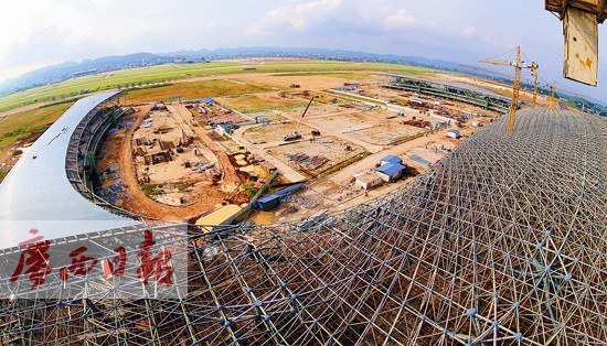 南宁机场新航站楼“双凤还巢”骨架已成型(组图)