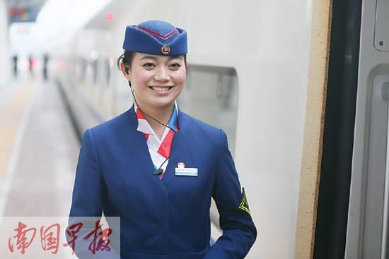 南宁至桂林间的动车执行满图试运行 “动姐”亮相