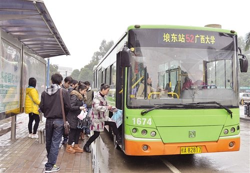 南宁交通部门将多管齐下让公交车更准点