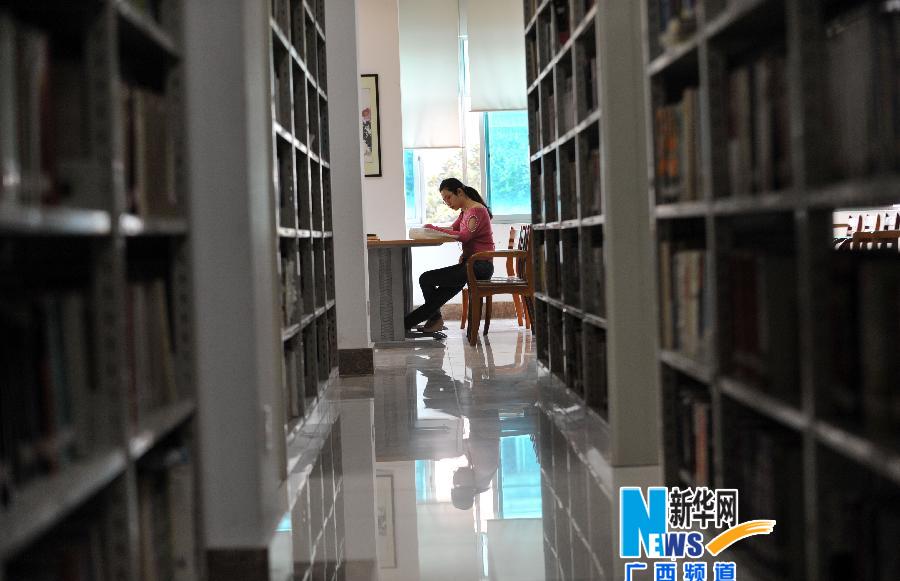 （世界读书日）（2）广西：“终端阅读时代”图书馆读者量有增无减