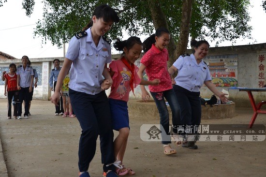 广西地税团工委探望留守儿童 孩子朴素愿望牵人心