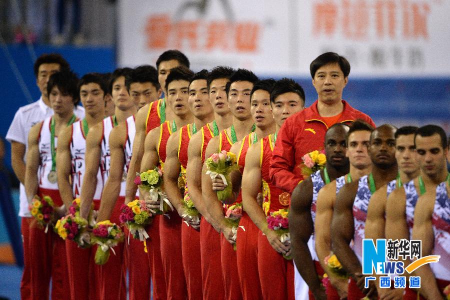 （体操世锦赛·领奖台）（2）中国队夺得男子团体冠军