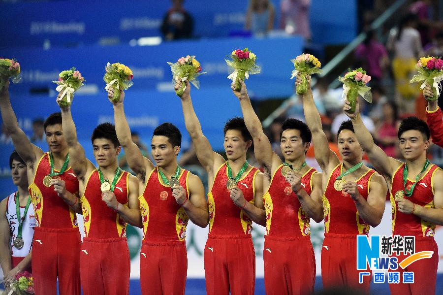 （体操世锦赛·领奖台）（1）中国队夺得男子团体冠军
