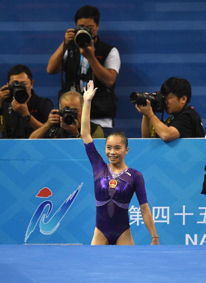 （体操世锦赛）（11）中国队夺得女子高低杠冠亚军