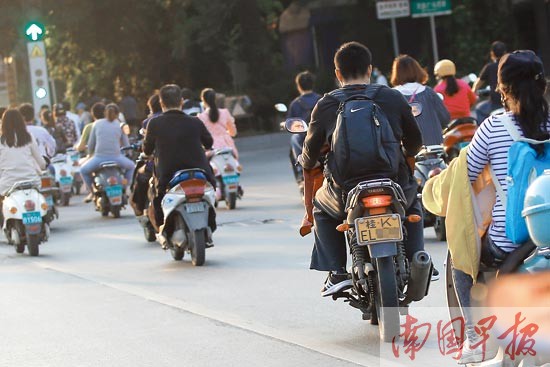 南宁交警在六县六城区开展专项整治 剑指摩托电驴