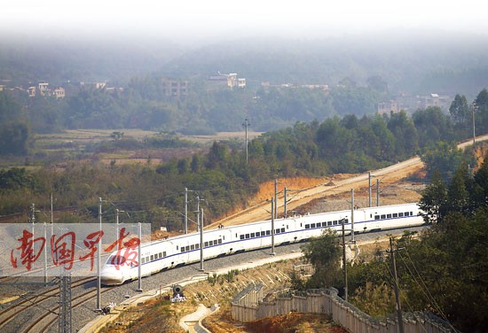 新的列车运行图执行 南宁—深圳增开高速动车(图)