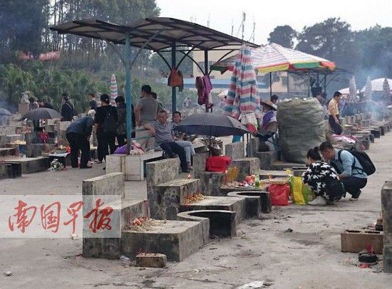 清明节前最后一个周末 南宁市各墓园出现错峰祭扫