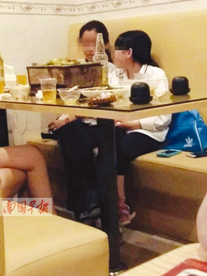 广西烟民呈年轻化趋势 中学生校外吸烟无人劝阻