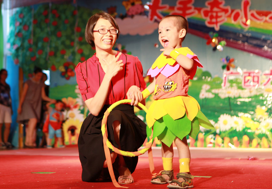 不一样的六一:西大第二幼儿园废品变