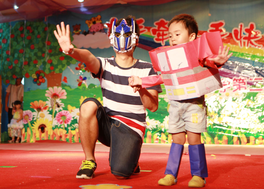 不一样的六一:西大第二幼儿园废品变