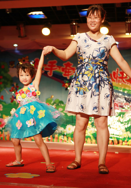 不一样的六一:西大第二幼儿园废品变