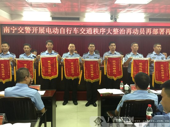 上路请守法 南宁电驴二次交通违法交警拟将罚款