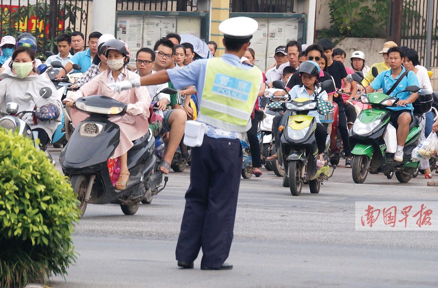 上路请守法 南宁电驴二次交通违法交警拟将罚款