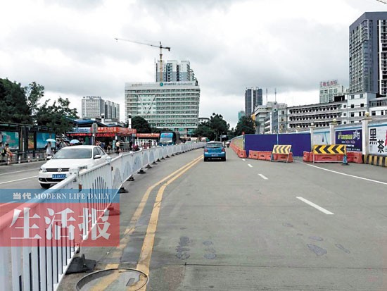 南宁火车站前道路变成双向三车道 请注意礼让(图)