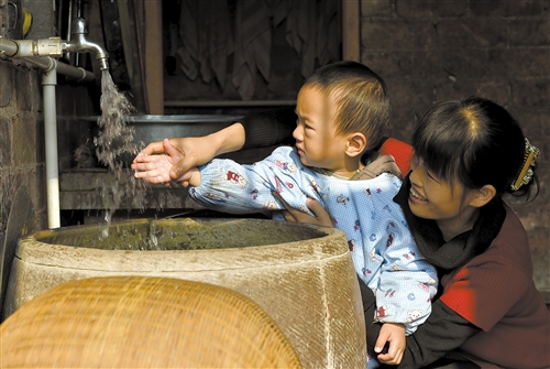 缺水的村坡用上了自来水。