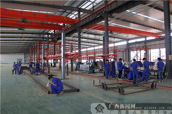 源正新能源汽车为邕宁区新兴产业发展添动力