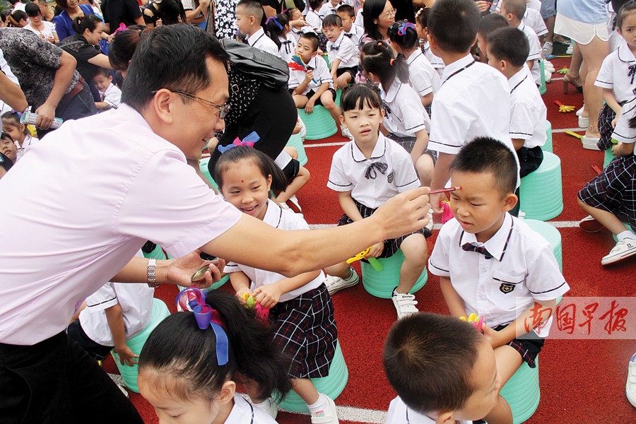 南宁市各中小学迎来开学第一天 开学典礼各具特色