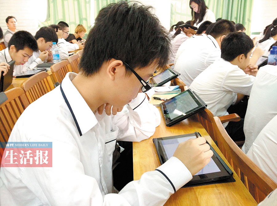 人手一部平板上课 这些特色教育让孩子变特别了吗