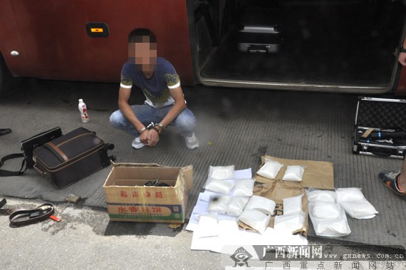 南宁警方破获特大运输毒品案 一次查获毒品近万克