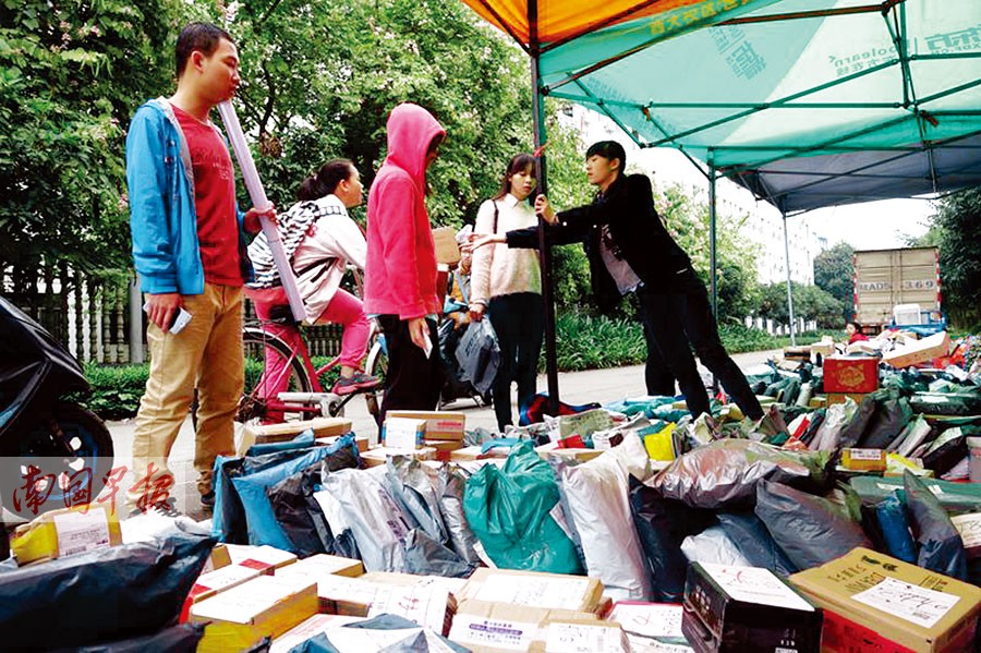 每天200万件包裹南宁迎快递潮 市民不满意可申诉