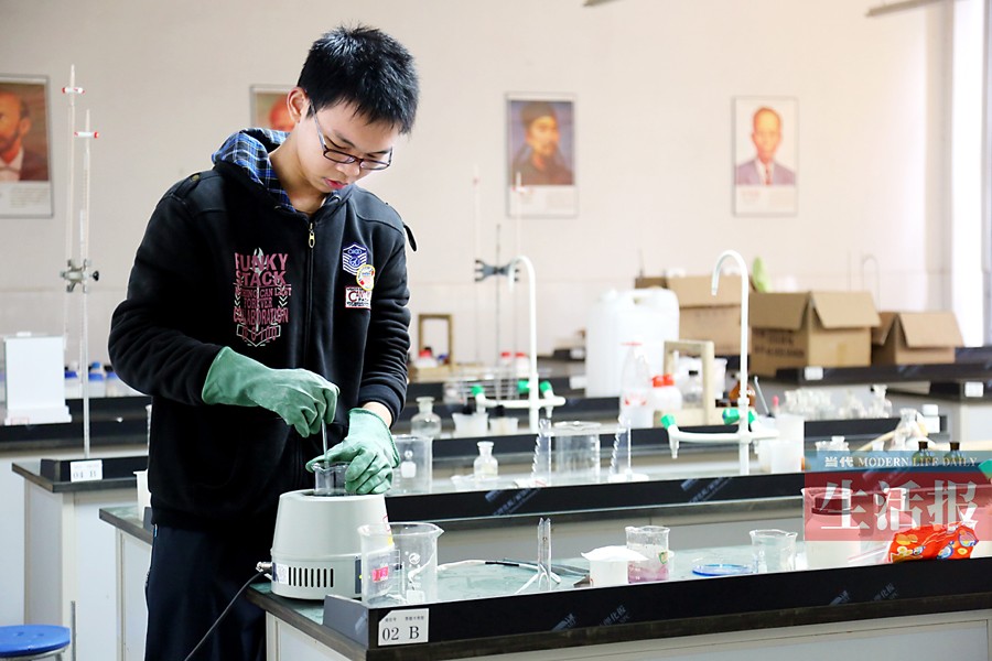 南宁三中一男生从淘气包变学霸 获北大保送资格